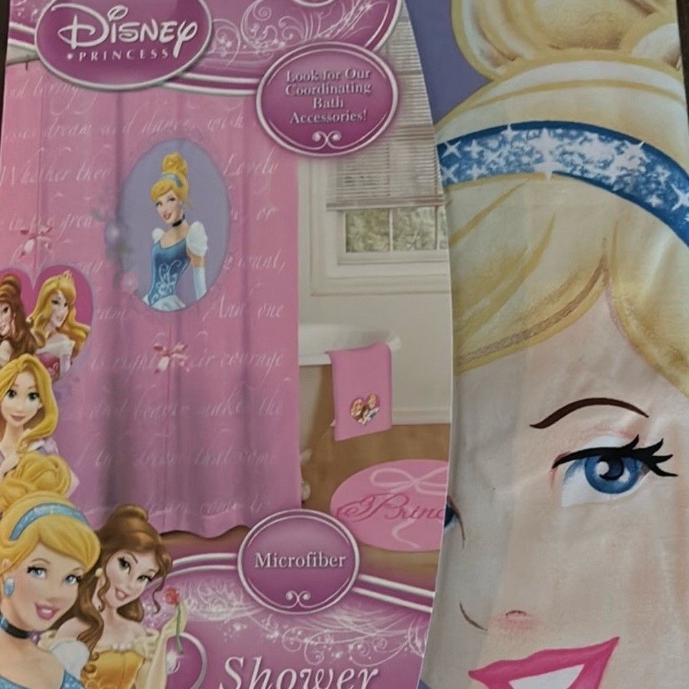 Shower curtain Disney Princesses 70" x 72" Jay Franco & Sons